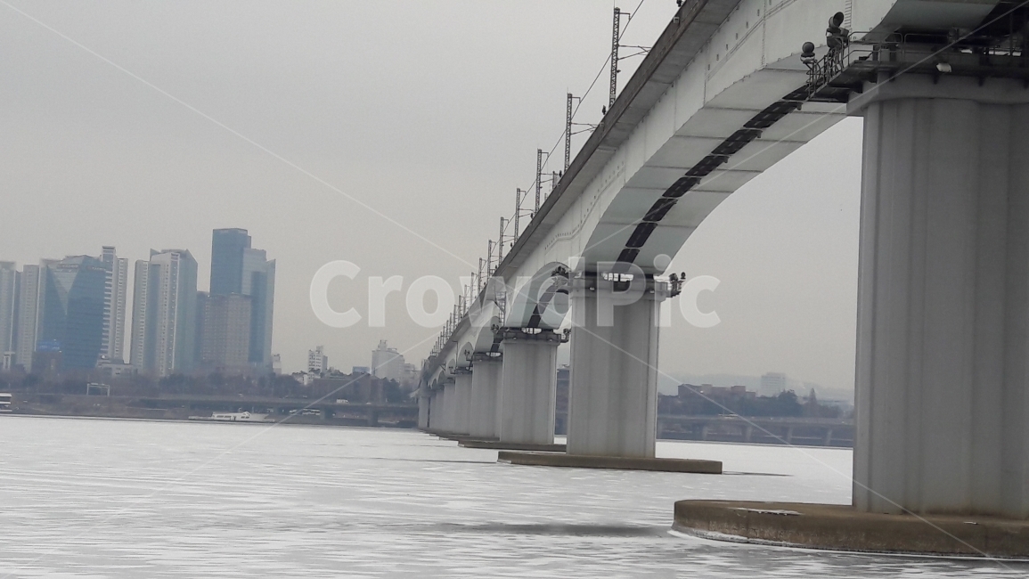 한강,얼음,눈,다리,겨울,겨울,계절,winter,season,도시,풍경,city,landscape,한국도시풍경,한국도시경관,korea cityscape,건축물,건물외관,exterior,building,structure,architecture,construction,건물