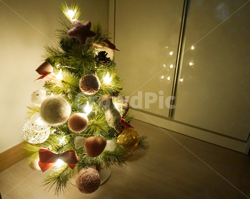 크리스마스트리,크리스마스트리꾸미기,christmastree,전구,하트,리본,장식,메리크리스마스,성탄절,merry christmas