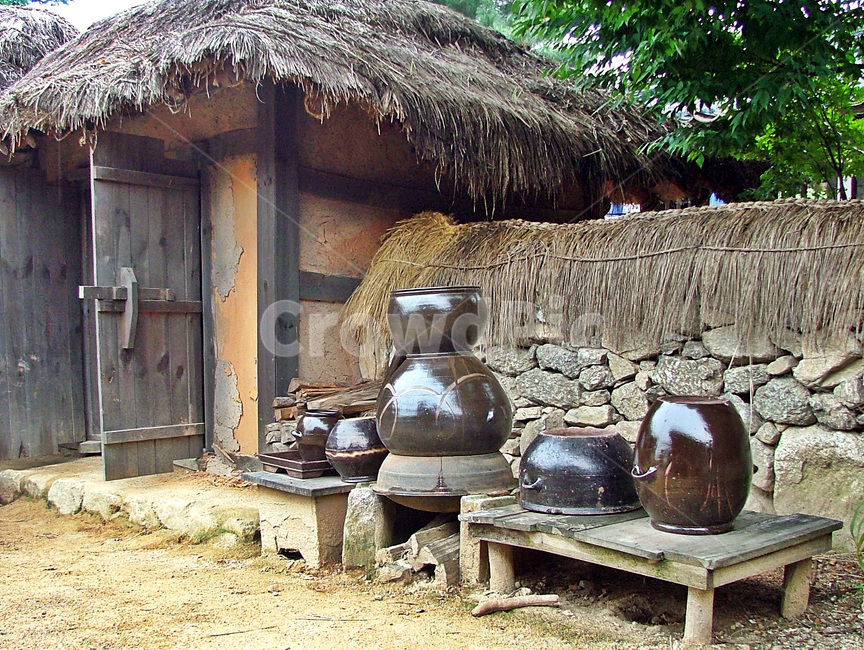 초가,민가,조선시대,서민,아궁이,항아리,한국전통,한국문화,korean traditional,korean culture,건축물,건물외관,exterior,building,structure,architecture,construction