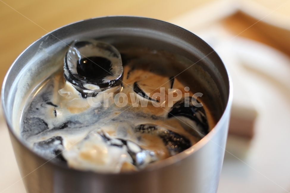커피,coffee,아메리카노,americano,크레마,풍미,시원함,얼음,ice,커피,카페,coffee,cafe