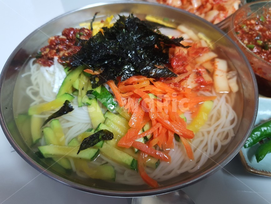 noodle,국수,식사,food,음식,요리,dish,bowl,잔치,잔치국수,양념,고명,간장