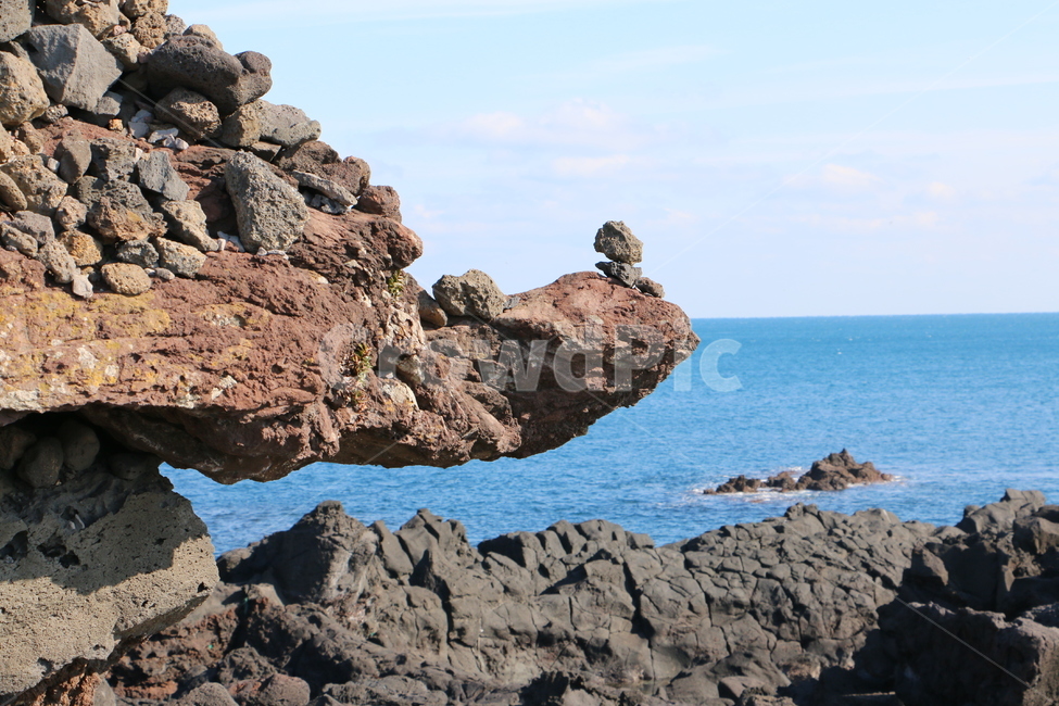 돌탑,거북,해안가,제주도,바다,자연,풍경,nature,landscape,한국자연풍경,한국자연경관,korea nature landscape,제주도,jeju,jeju island,promontory,곶,outdoors,옥외,cliff,낭떠러지,rock,록