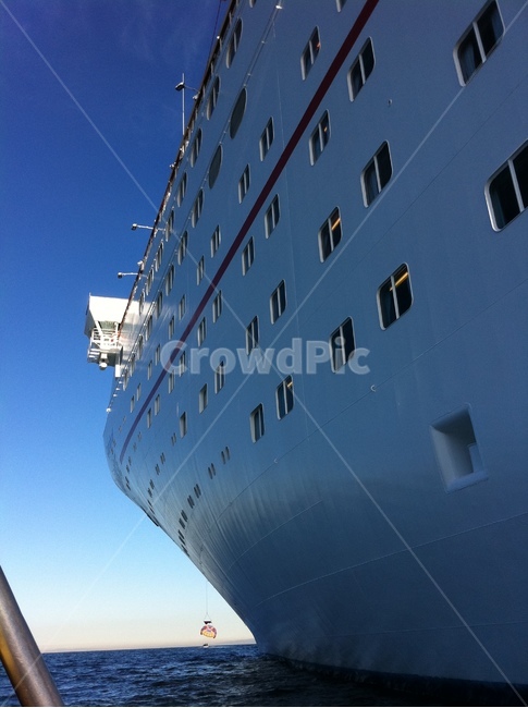 massive,cruise,ferry,sideview,cruiseship,transportation,ship,boat,배,보트,유람선