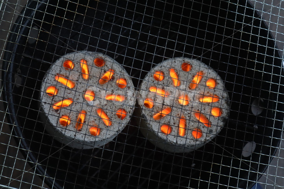 숯,숯불,바베큐,그릴,장작,불,불타오르다,타다,grilled,grill,charcoal,barbeque,burn,burningcharcoal,closeup,뜨거운,온도,hot,빛나는,위험한