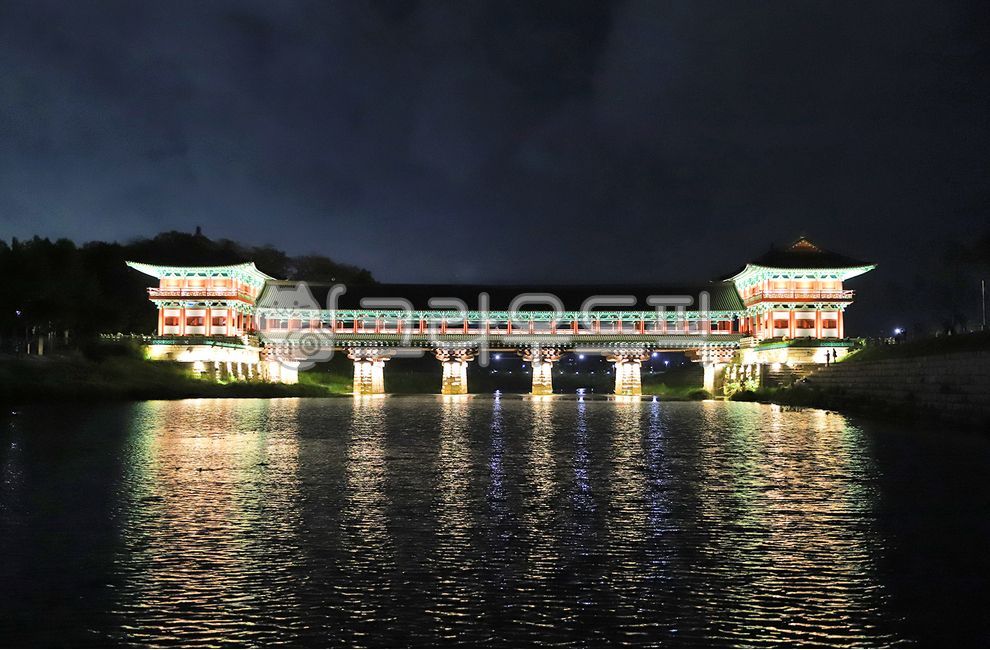 night view,reflection,night,lighting,water,Gyeongju,Woljeong Bridge,Hanok,bridge,Gyeongju night view,evening,lights