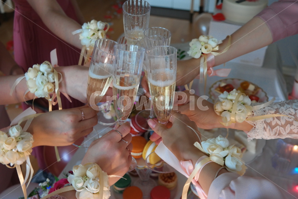 와인,파티,브라이덜샤워,꽃팔찌,샴페인,홈파티,기념일,축하,anniversary,congratulation,celebrate,celebration