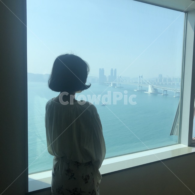 여자,사람,뒷모습,바다,다리,광안리,광안대교,사람,인물,인간,human,person,여성,여자,woman,female,lady