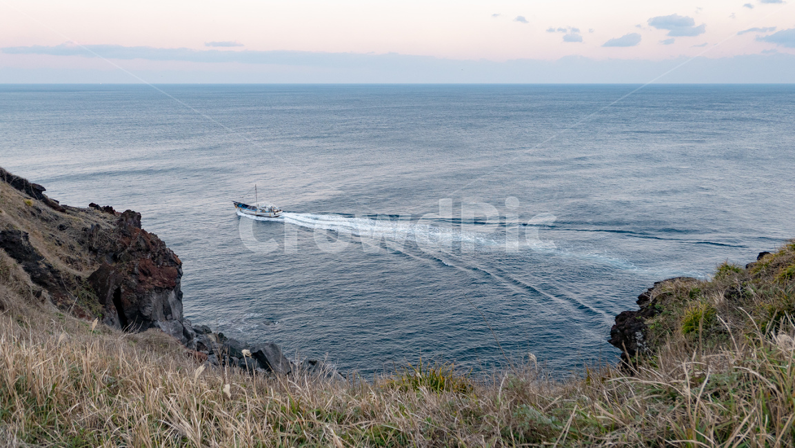 송악산,제주,제주도,jeju,송악산둘레길,풍경,자연,landscape,nature,배,ship,물결,wave,바다,sea,자연,풍경,nature,landscape,한국자연풍경,한국자연경관,korea nature landscape,제주도,jeju,jeju island