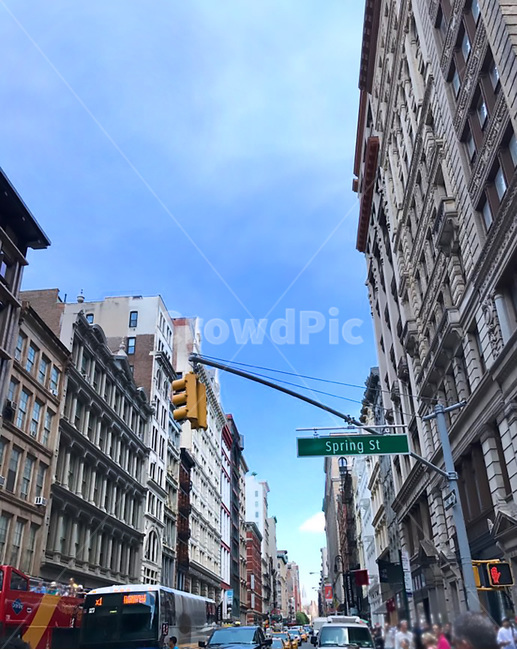 뉴욕,소호,거리,신호등,표지판,하늘,건물,빌딩,시티투어버스,스트리트,newyork,newyorkcity,soho,street,people,cars,citytourbus,buildings,sky,trafficlights,signallights,roadsign