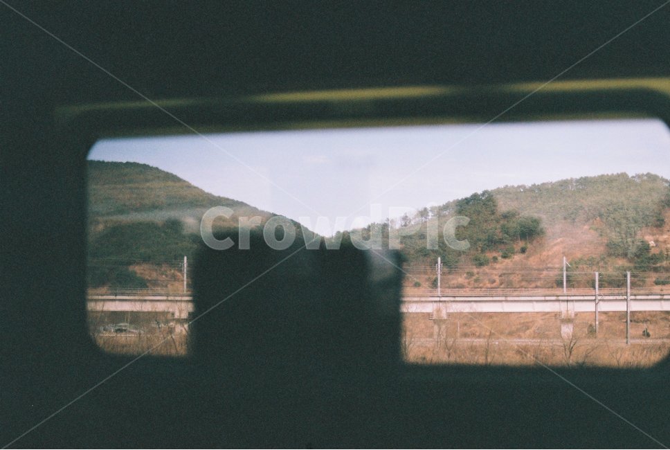 기차,ktx,창문,창밖,풍경,필름사진,감성,sensible,feeling,교통,교통수단,traffic,transportation
