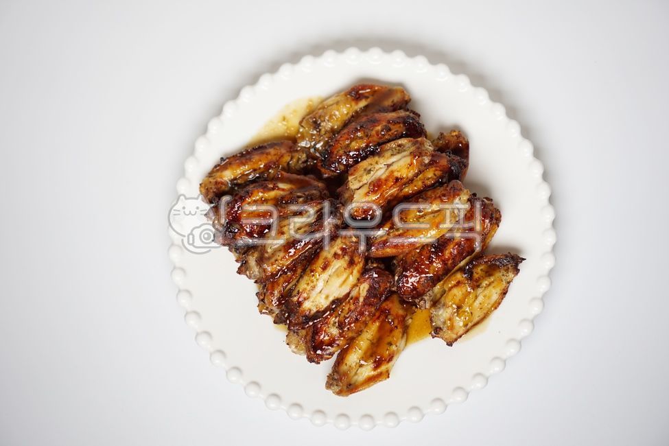 치킨,치킨윙,닭,닭날개,버팔로윙,닭구이,로스트치킨,에어프라이어요리,에어프라이어치킨,닭고기,고기,식사,음식,간장소스,홈메이드,구운치킨,기름기,윤기,맛있는,먹음직스러운