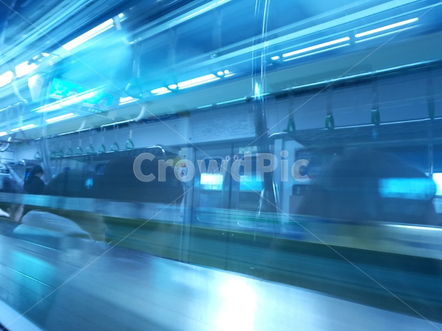 지하철,blue,사람들,유리,푸른,시원한,블루,subway,glass,people,뒷모습,반사된,person,형광등,차가운,busy,창밖,교통,교통수단,traffic,transportation