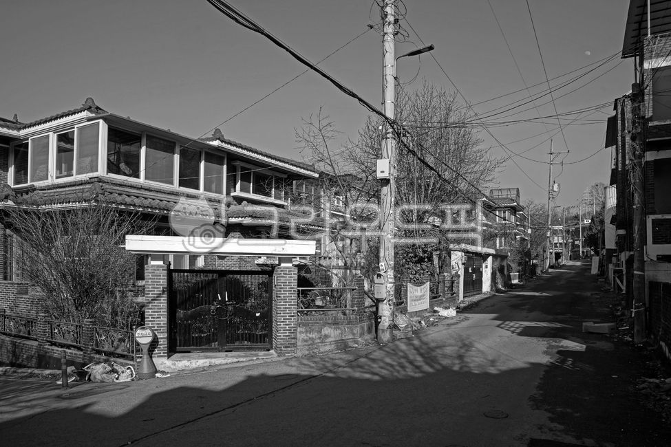 redevelopment,Naesonda Station,Uiwang city,redevelopment district,Demolition,Grayscale,abandoned house,house,building