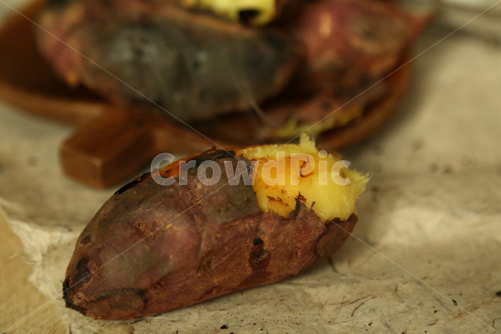 고구마,군구고마,구황작물,음식,식품,간식,호박고구마,밤고구마,달콤,sweetpotatoes,gourd,gourdcrop,food,snacks,sweet,겨울,계절,winter,season,음식,식재료,요리,food,cook,meal,dishes,food reserves