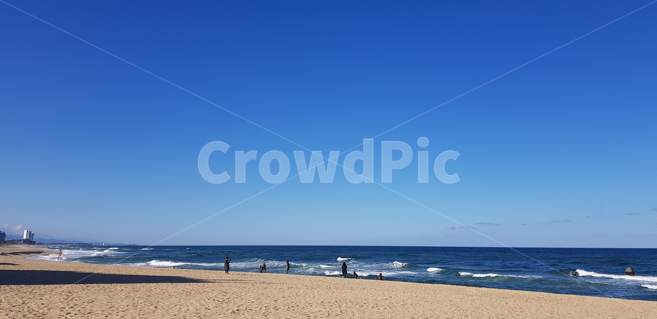 강릉,바다,해변,안목해변,하늘,가을하늘,파도,강릉바다,강문해변,해변,바다,beach,sea,사람들,대중,군중,other people,crowd