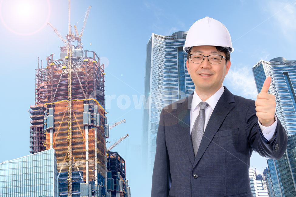 남자,직장인,사회인,헬멧,미소,비즈니스맨,1명,1인,한국인,중국인,일본인,아시아인,중년,중장년,4050세,비즈니스,사업가,사업,웃는,정장,양복,ceo,표정,정장자켓,사장,넥타이,40대,50대,안전모자,안전모,엔지니어,건설,건축,부동산,건축가,대표,리더,건설현장,안전,지시,손짓,엄지척,최고,1등,비지니스맨,투자,컨설팅,개념,컨셉,산업,industry,industrial,건설업,건축업,construction industry,비즈니스,사업,business,service,work