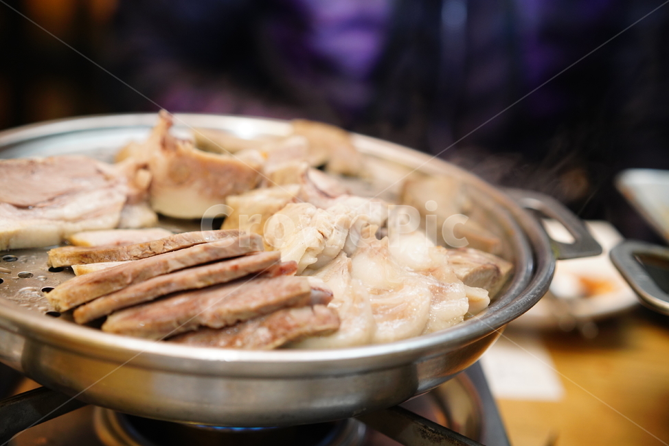수육,육식,육류,한식,푸드,돼지,냄비,식사,안주,먹방,고기,음식,식재료,요리,food,cook,meal,dishes,food reserves,육류,고기,meat,한식,한국음식,한국요리,korean food,korean dishes,korean meal,korean cook