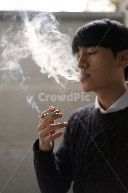 남자,남성,흡연,담배,담배연기,연기,금연,건강,니코틴,사람,인물,인간,human,person,남성,남자,man,male,건강,헬스웨어,헬스케어,healthware,health care,감성,sensible,feeling