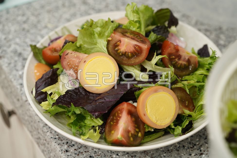 salad,snack,plate,tomato,vegetable,food,vitamin,healthy food,ingredients
