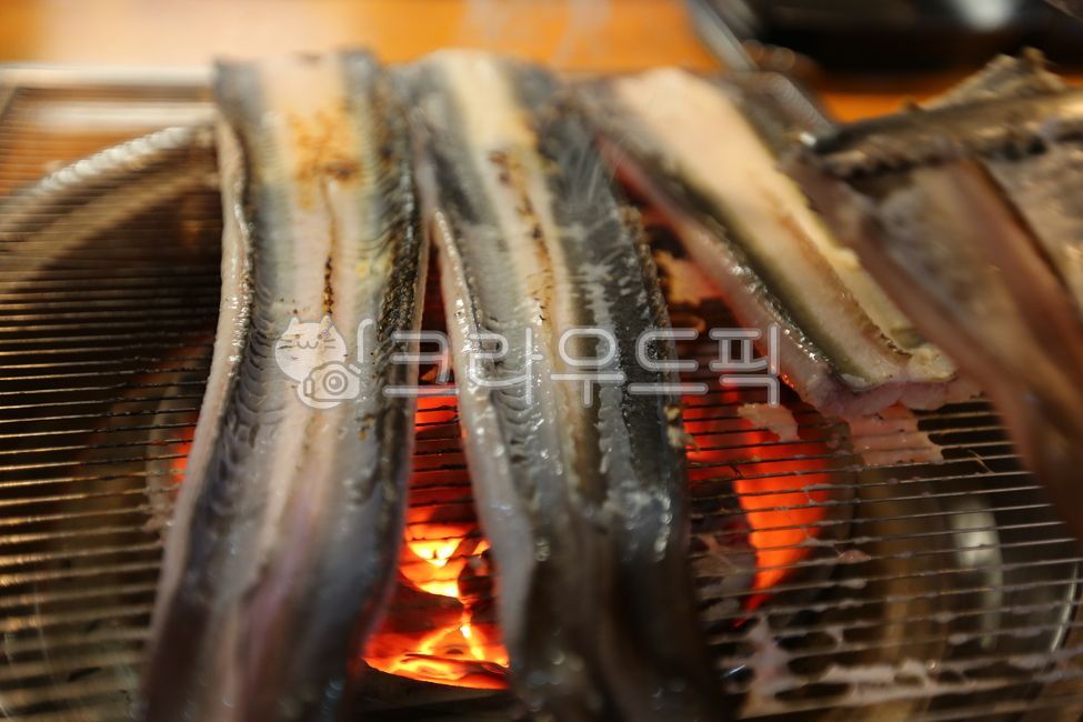 민물장어,민물장어숯불구이,장어,장어구이,소금구이,원기회복,민물장어탕,말복음식,중복음식,스테미너음식,생선구이,여름제철,고창장어,스테미너,보양식,초복음식,장어초벌구이,생선,풍천장어,건강음식,음식,전통음식