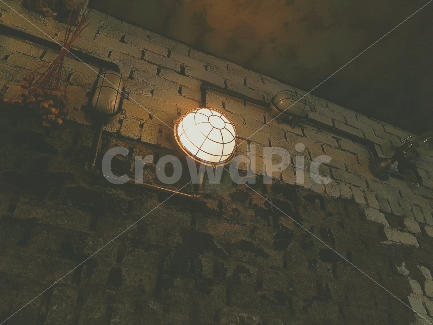 카페,조명,대비,벽,일상,색감,Cafe,Light,Wall,Warm,daily,color,yellow,View,빈티지사진,빈티지느낌,빈티지감성,vintage,인테리어,실내디자인,interior design
