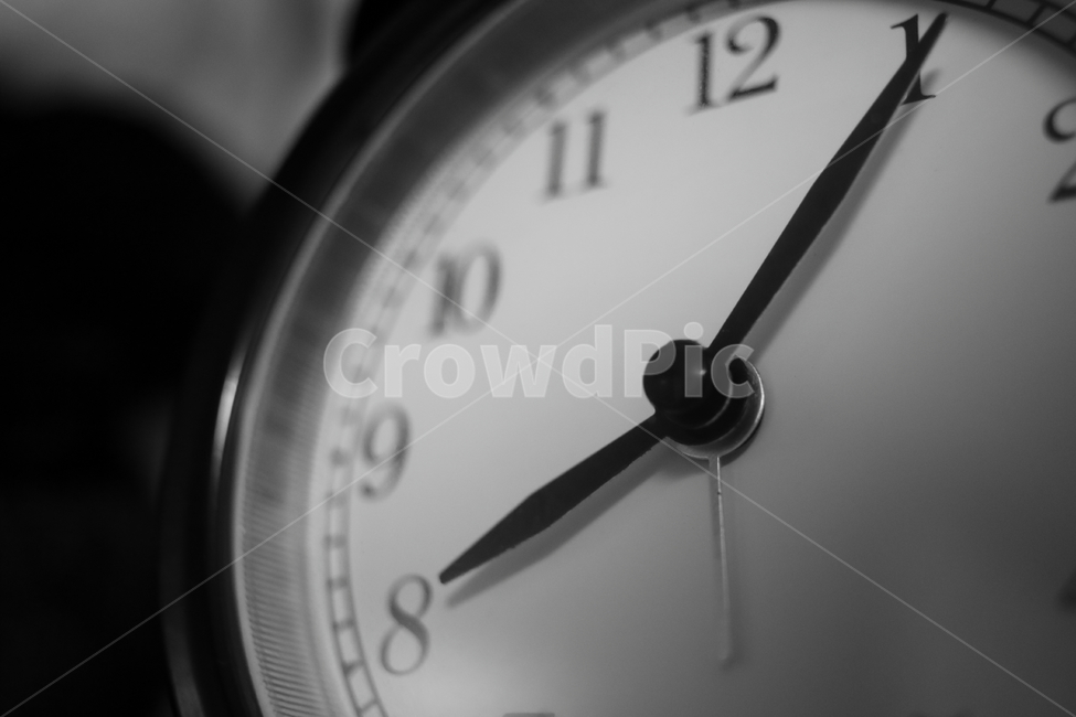 시계,탁상시계,시간,clock,tableclock,오전,오후,자명종,검정색,시침,분침,8시5분,time,alarm,evening,morning,black