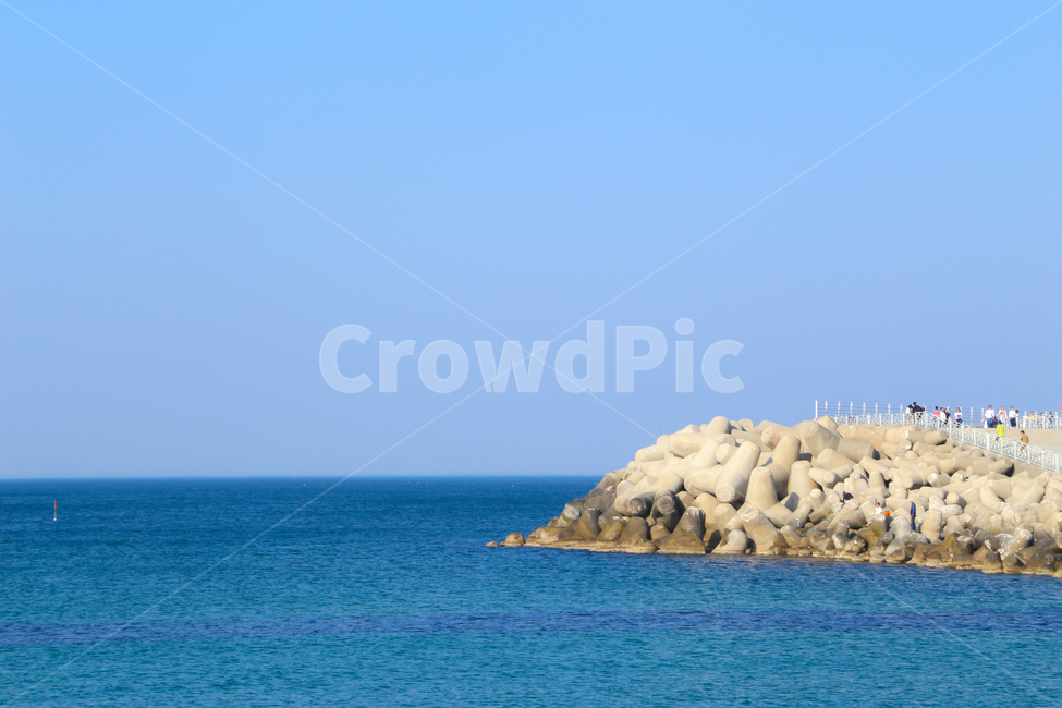 바다,해변,파도,자연,sea,ocean,wave,nature,방파제,풍경,landscape,하늘,sky,자연,풍경,nature,landscape,land,땅,outdoors,옥외,대양,water,물,shoreline,해안선,coast,연안