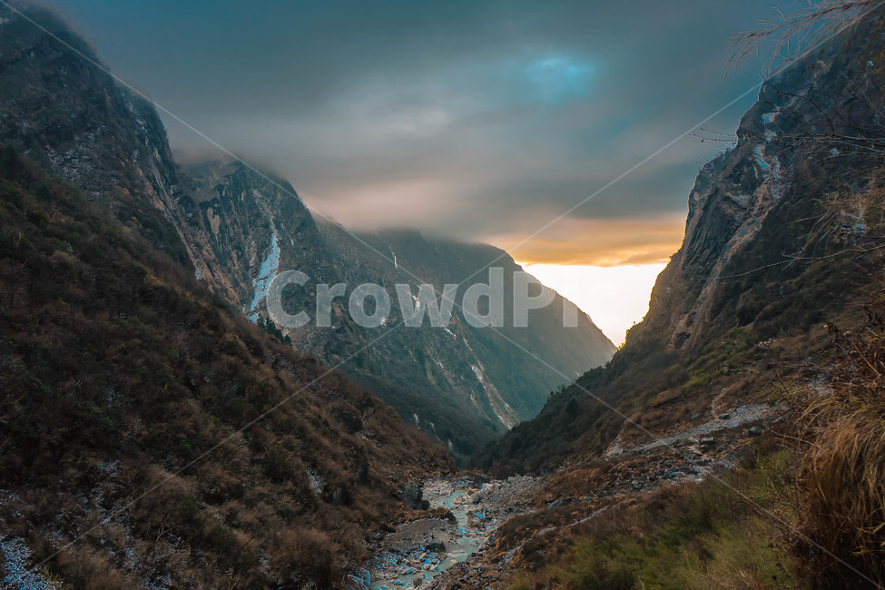 mountain,산,nature,자연,outdoors,옥외,계곡,valley,구름,풍경,landscape,산맥,himalaya,네팔,안나푸르나,자연,풍경,nature,landscape,해외,외국,세계,foreign,oversea,world,세계자연풍경,해외자연풍경,외국자연풍경,world nature landscape