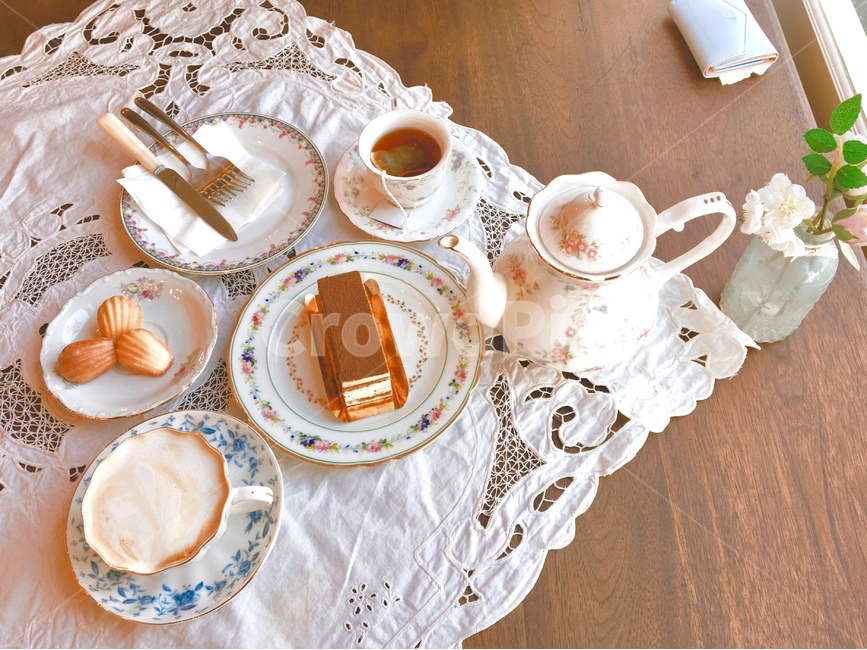 앤틱,커피,케잌,카페,감성,마들렌,티라미슈,차,tea,cafe,coffee,antic,cake,음식,식재료,요리,food,cook,meal,dishes,food reserves,빵,bread,디저트,간식,후식,dessert,snack,커피,카페,coffee,cafe