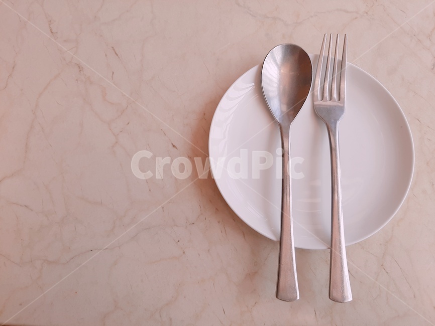cutlery,포크,숟가락,접시,레스토랑,식당,사물,물건,오브젝트,thing,object,matter