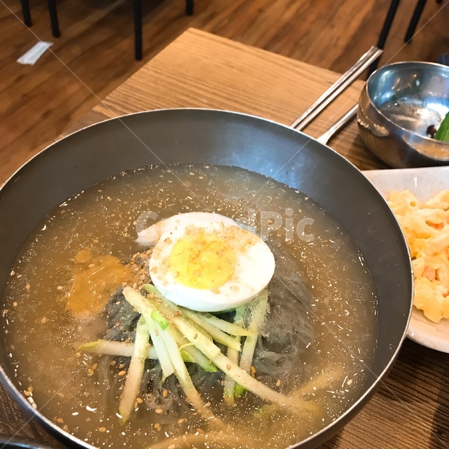 dishes,foodreserves,한식,한국음식,한국요리,koreanfood,koreandishes,koreanmeal,koreancook,noodle,여름냉면,냉면,여름,물냉면,달걀,삶은달걀,오이,육수,냉육수,플레이팅,후식,시원한,음식,식재료,요리,food,cook,meal,dishes,food reserves,면류,면요리,noodles