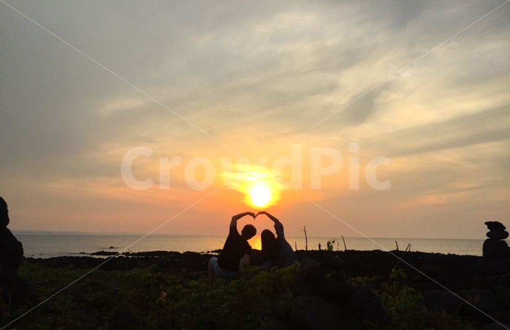 제주도,우도,일몰,사랑,평생연인,부부,하트,같이의가치,자연,풍경,nature,landscape,사람,인물,인간,human,person,감정표현,기분,feeling,emotion,연인,커플,사랑,lover,couple,연출,컨셉,콘셉,direction,concept,outdoors,옥외,sky,하늘