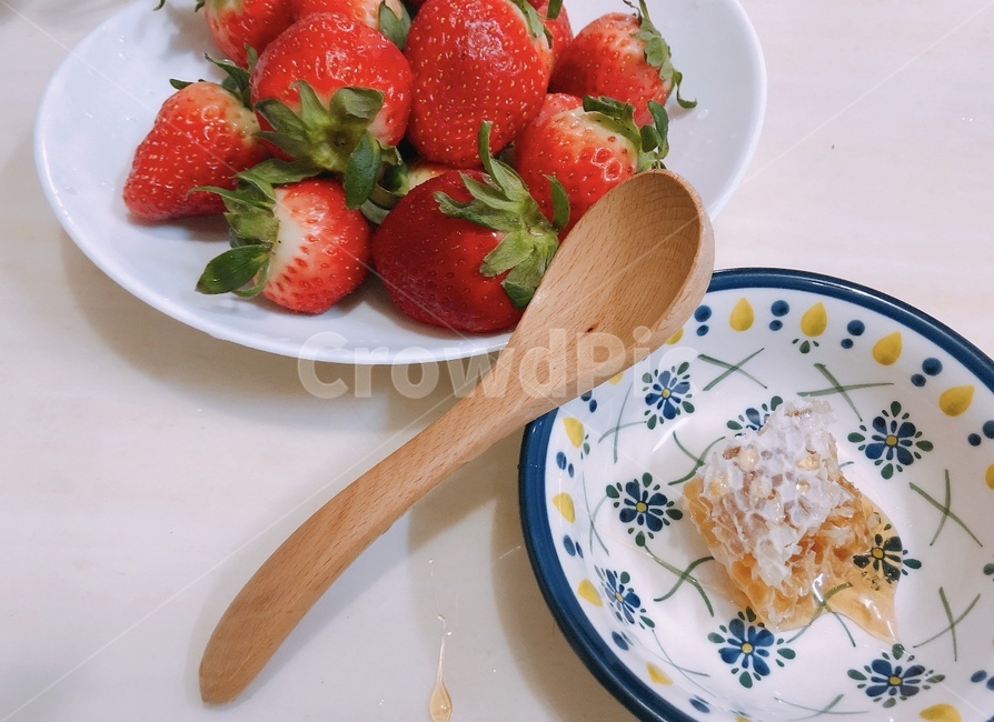 딸기,꿀,숟가락,나무숟가락,괴일,음식,접시,음식,식재료,요리,food,cook,meal,dishes,food reserves,과일,열매,fruit,채소,야채,vegetables