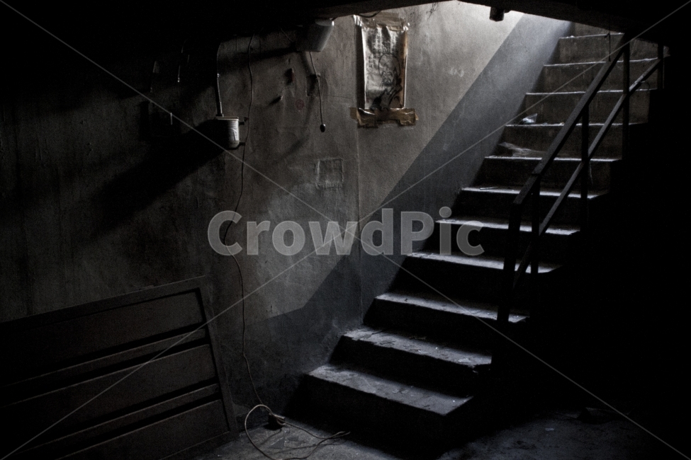 폐가,폐허,어두움,음침한,계단,desertedhouse,dark,wallpaper,공포,호러,무서운,무서움,horror,terror,fear,흑백,모노톤,monochrome,black and white