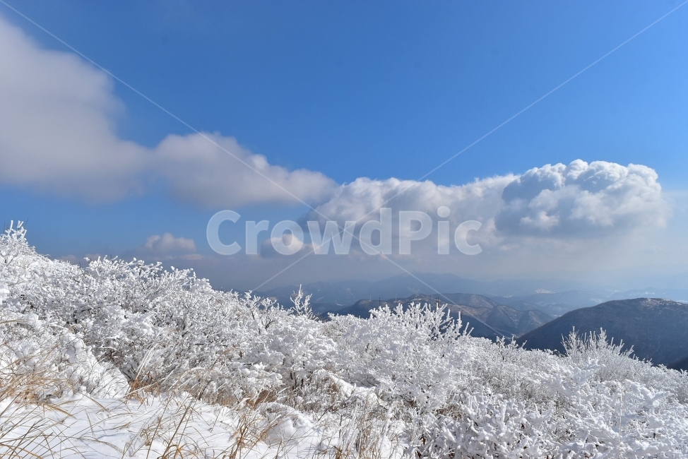 무등산,국립공원,풍경,힐링,산행,설경,상고대,서리꽃,서석대,입석대,안양산,백마능선,장불재,증심사,중봉,중머리재,천왕봉,지왕봉,Korea,National,Park,눈풍경,등산,주상절리,판타스틱,겨울왕국,겨울,지질공원,인왕봉,천지인,설국,2018년,1월,눈꽃,파란하늘,트레킹,winter,landscape,감성,아름다운,황홀한,장관,비경,선경,최고,사진,겨울,계절,winter,season,자연,풍경,nature,landscape,한국자연풍경,한국자연경관,korea nature landscape,outdoors,옥외,ice,얼음,weather,날씨