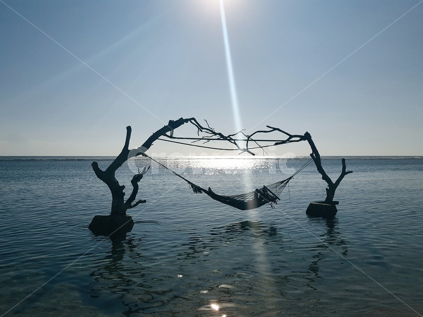 sunshine,햇살,휴양지,해먹,발리,길리트라왕안,바닷가,휴양지여행,휴식,자연,풍경,nature,landscape,해외,외국,세계,foreign,oversea,world,세계자연풍경,해외자연풍경,외국자연풍경,world nature landscape,실루엣,그림자,silhouette,shadow,light,빛,flare,플레어,water,물