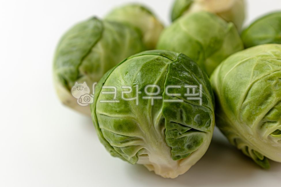 mini cabbage,small,close up,cabbage,ingredient,vegetable,Brussels Sprouts,food,meal,Brussels sprouts,grocery,Food Ingredients,ingredients,drop of a bell,sweet,fresh