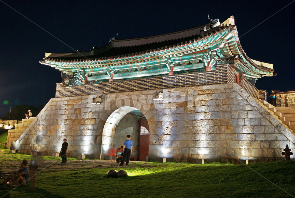수원화성,화성,수원,유네스코세계문화유산,창룡문,동문,야경,밤,풍경,nightscape,night,landscape,한국전통,한국문화,korean traditional,korean culture,건축물,건물외관,exterior,building,structure,architecture,construction