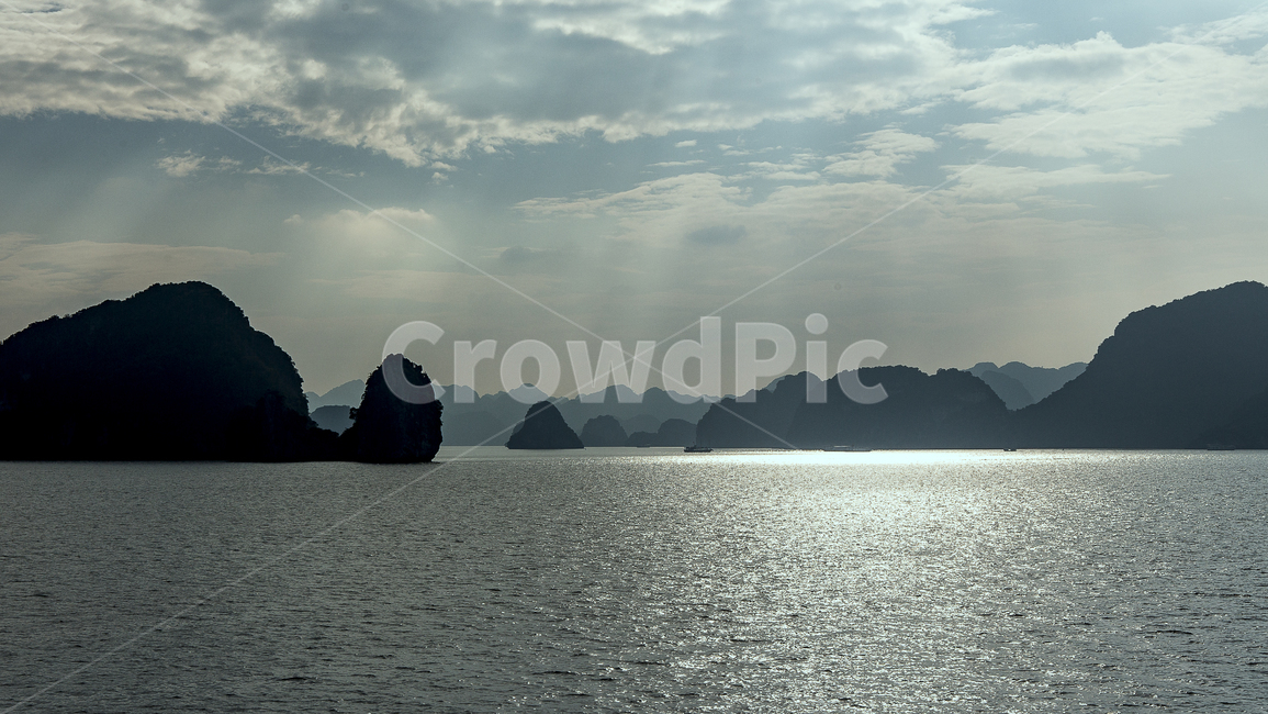 베트남,하롱베이,세계문화유산,바다,풍경,자연,풍경,nature,landscape,land,땅,outdoors,옥외,ocean,대양,sea,water,물,shoreline,해안선,coast,연안,island,섬
