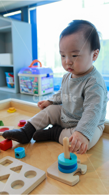 아기,육아,도형놀이,도형,장난감,완구,성장,두뇌발달,발달,아이,어린이,유아,인지,인지놀이,원목,막대,세모,네모,동그라미,블럭,나무블럭,작은,손,고사리손,신체,재미,퍼즐,베이비카페,돌아기,유아용품,원목교구,색상,컬러,창의력,교육,남자아이,남자아기,귀여운,사랑스런,장난꾸러기,개구장이,가족,인물,모델,얼굴,표정,호기심,게임,놀이,도형블럭,사람,인물,인간,human,person,영유아,아기,애기,아이,infants,baby