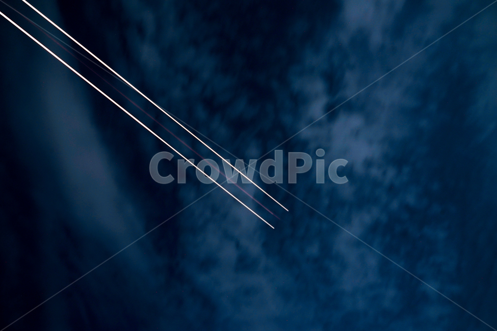 outdoors,옥외,밤,night,sky,하늘,구름,비행기,괘적,야경,밤,풍경,nightscape,night,landscape