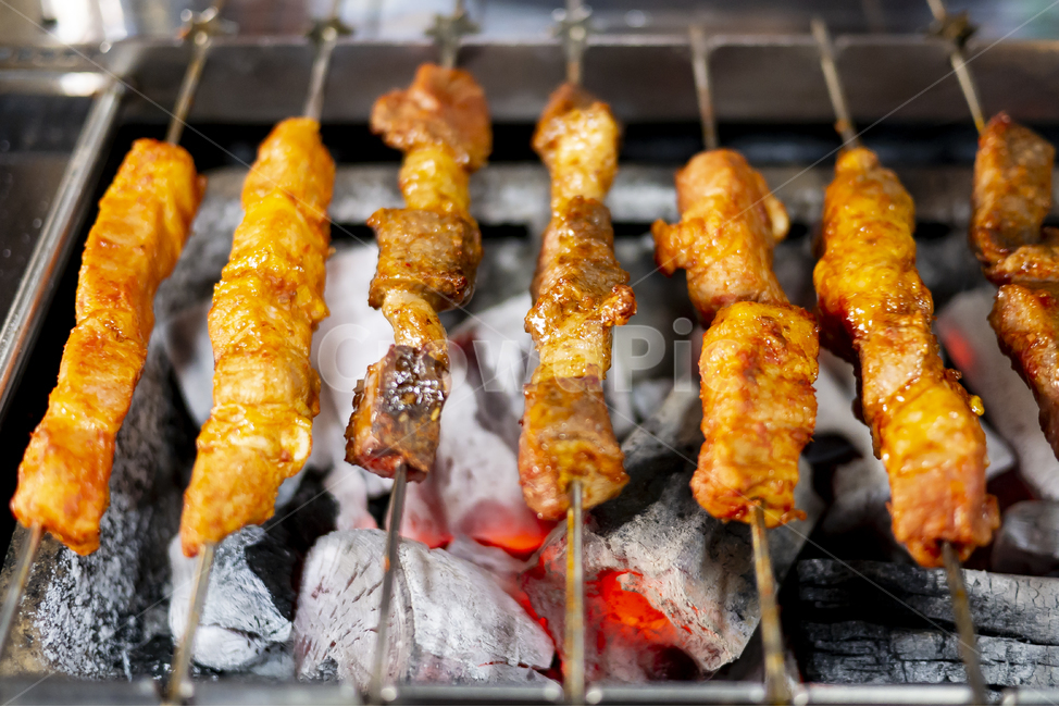양꼬치,양,고기,숯불,갈비,양념,꼬치,꼬치구이,양꼬치구이,맛있는,고소한,매콤한,생고기,무한리필,숯불고기,꼬챙이,꼬지,양꼬지,양꼬지구이,맛집,레스토랑,중국,중국요리,요리,쫄깃한,불,뜨거운,양구이,음식,식재료,요리,food,cook,meal,dishes,food reserves,육류,고기,meat,중식,중국음식,중화요리,chinese food,chinese dishes,chinese meal,chinese cook