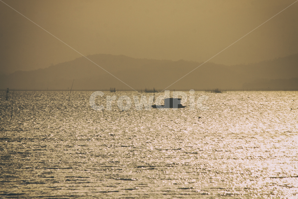 일몰,바다,자연,배,풍경,골든아워,산,해,태양,햇빛,빛,sunset,sunfall,nature,boat,landscape,mountain,sun,sunlight,light,자연,풍경,nature,landscape,vehicle,차량,transportation,교통,watercraft,선박