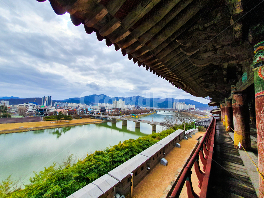 building,bridge,다리,하늘,강,자연,건물,감성,구름,한옥,전통,영남루