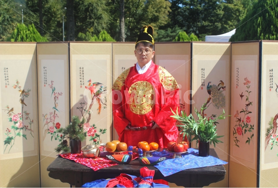 대공원,왕,임금,추석날,곤룡포,한국전통,한국문화,korean traditional,korean culture,한복,한국전통의상,hanbok,korean traditional clothes,사람,인물,인간,human,person