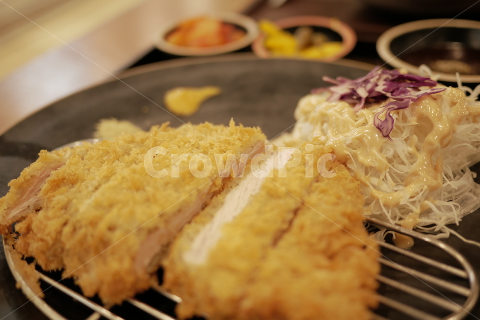 돈까스,돈가스,돈카츠,요리,음식,푸드,맛집,튀김,고기,돼지고기,등심,안심,샐러드,일식,먹음직,바삭,음식,식재료,요리,food,cook,meal,dishes,food reserves,육류,고기,meat,일식,일본음식,일본요리,Japanese food,Japanese dishes,Japanese meal,Japanese cook