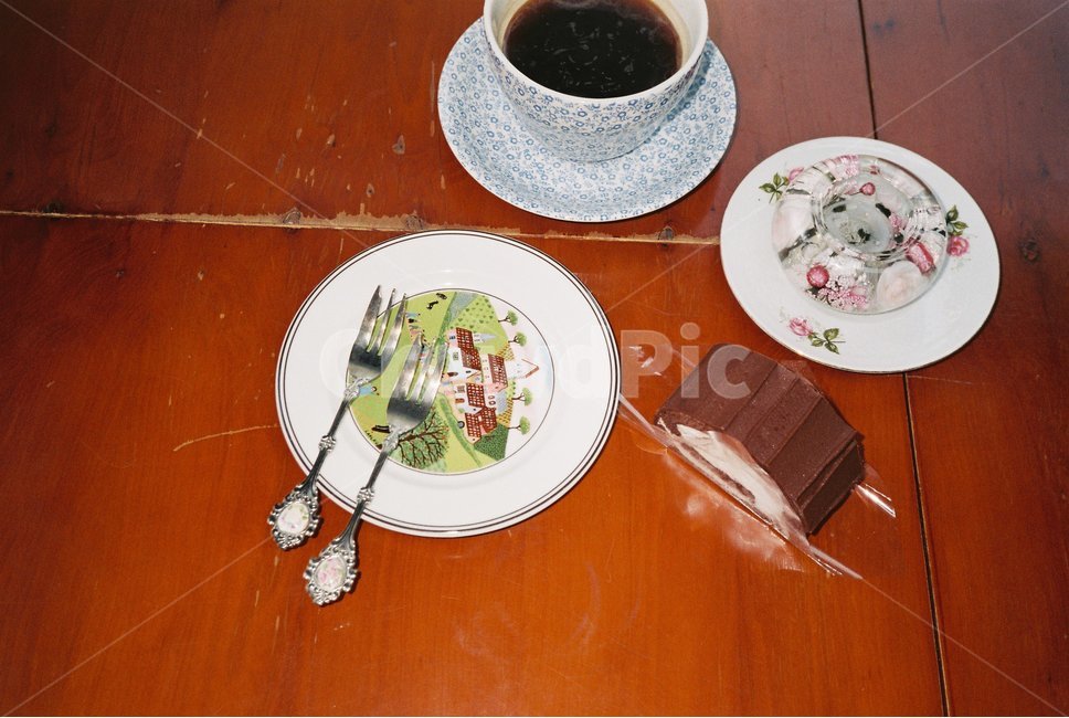 커피,카페,디저트,감성,필름사진,아메리카노,원목,커피잔,테이블,coffee,케이크,cake,케잌,필름,cafe,커피한잔,힐링,그릇,티타임,teatime,film,디저트,간식,후식,dessert,snack,커피,카페,coffee,cafe