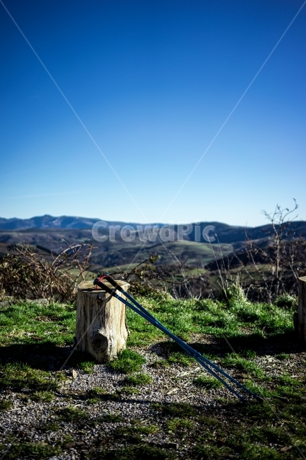 풍경,여행,유럽,스페인,산티아고순례길,배낭여행,spain,caminodesantiago,나무,의자,등산스틱,지팡이,스포츠,레저,운동,sports,leisure,exercise,사물,물건,오브젝트,thing,object,matter