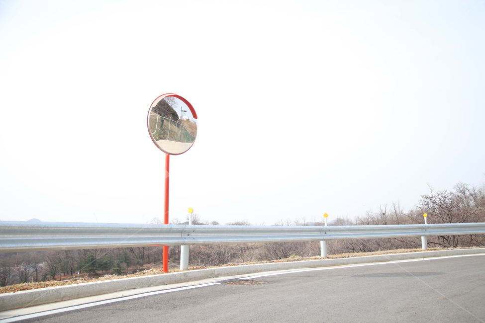 배경,거울,도시,거리,도로,빛,그림자,대비,교통,교통수단,traffic,transportation