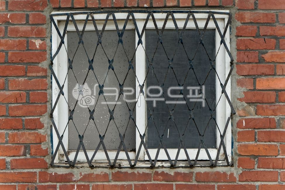 sensiblefeeling,grating,old house,brick wall,red brick,lattice,old,window,construct,Emotion